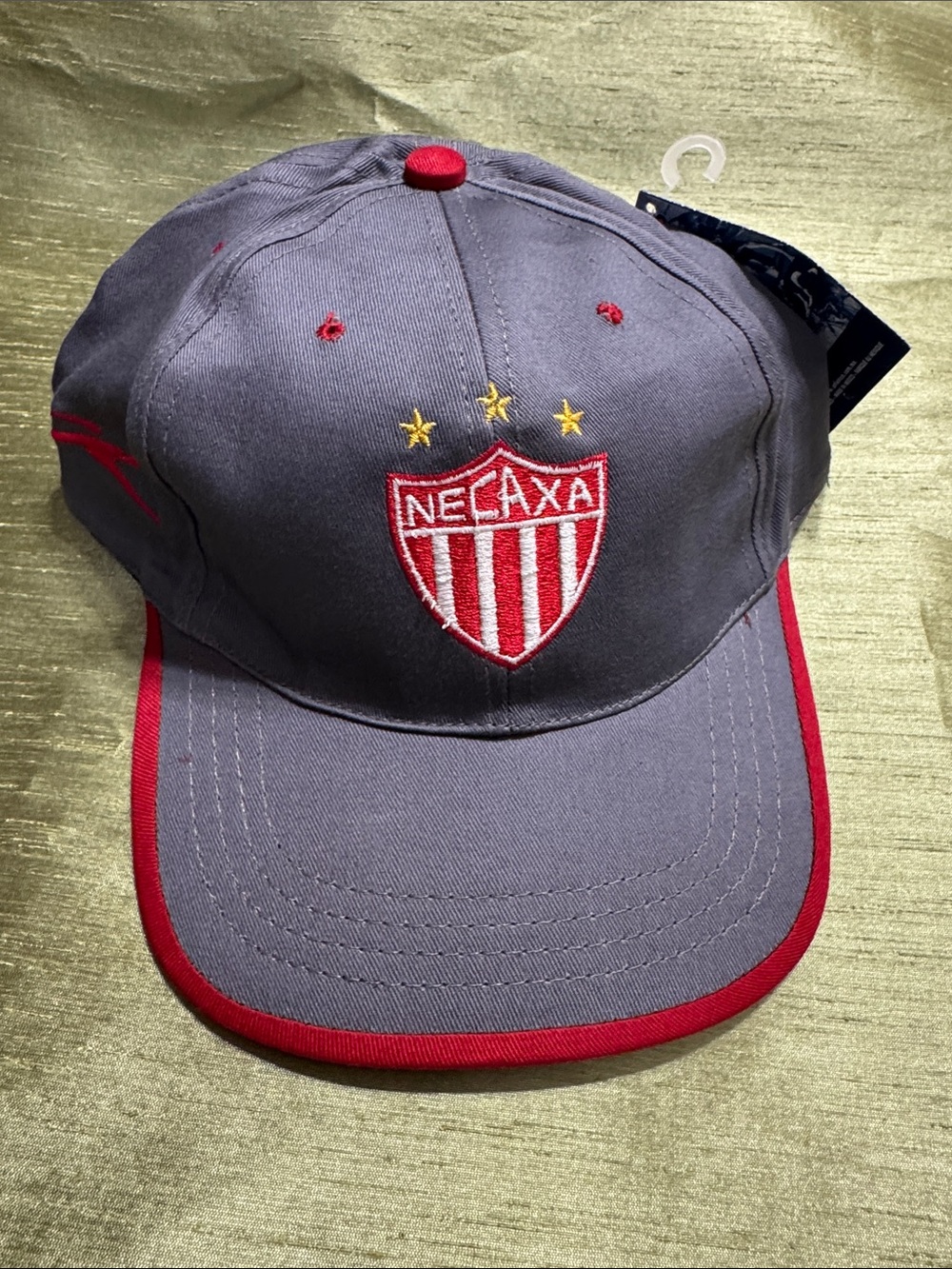 Necaxa Men’s Gray and Red Baseball Cap
